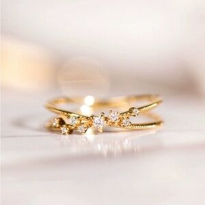 ✨Host Pick✨18K Yellow Gold and Diamond Starry Night Crossover Ring